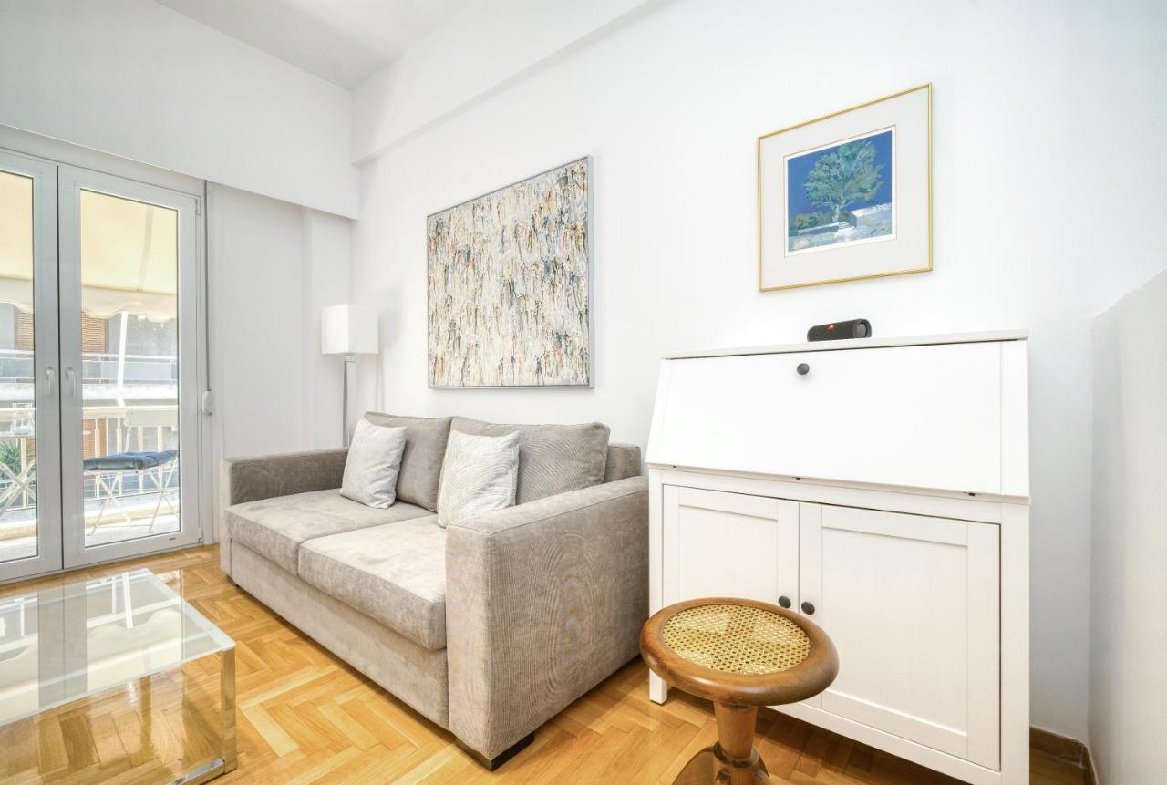 Elegant Light Two Bedroom Apartment In City Center 아테네 외부 사진