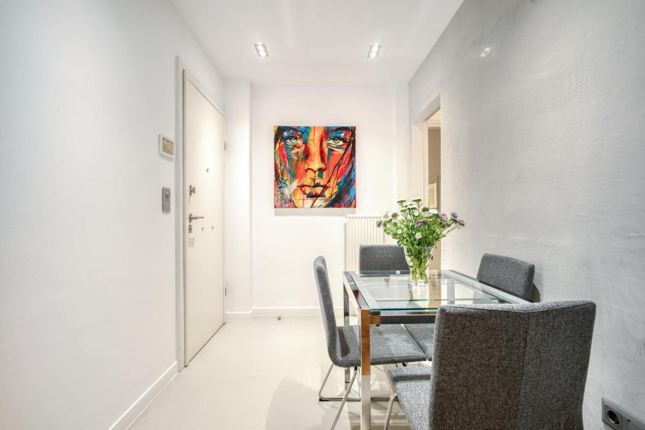 Elegant Light Two Bedroom Apartment In City Center 아테네 외부 사진